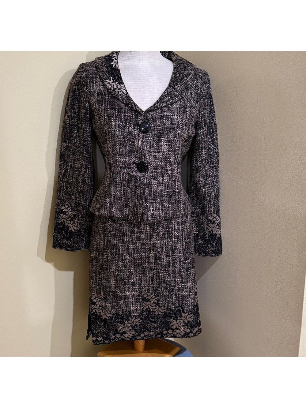 Nine & Company Petite 8P 2pc Tweed Skirt Suit Floral Lace Trim Notch Lapel - Picture 3 of 17